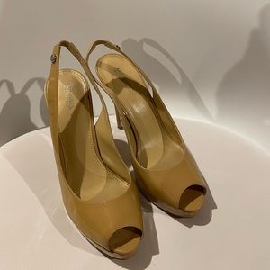 MICHAEL KORS platform beige sling back heels